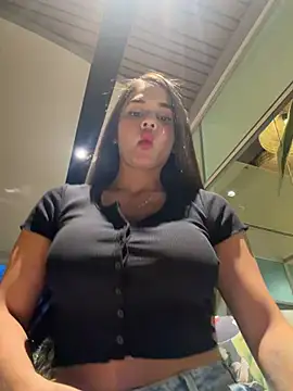 BellaLeclair online show from 04/13/26, 11:32