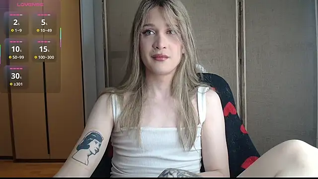 Snapshot of Crystal_Valentine chatting on 06/16/26, 03:36 Crystal Valentine online show from 06/16/26, 03:36