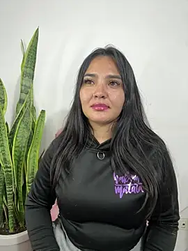 Snapshot of meli__brown chatting on 05/19/26, 01:56 meli brown online show from 05/19/26, 01:56