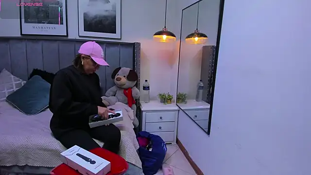 Clhoe Johnson online show from 11/08/25, 12:16