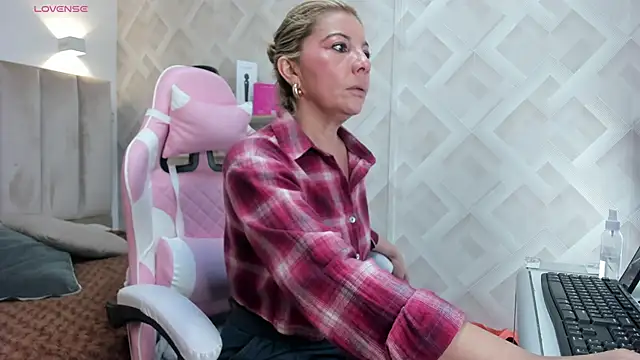 Clhoe Johnson online show from 03/05/26, 12:12