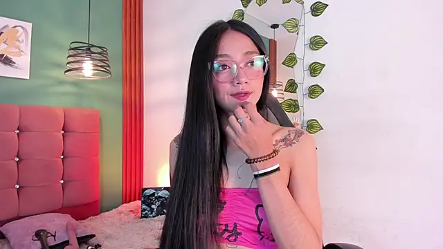 Snapshot of raven_smith_ chatting on 05/24/26, 04:01 raven smith online show from 05/24/26, 04:01