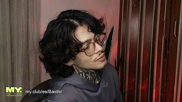 Mihail leroy online show from 04/18/26, 01:20