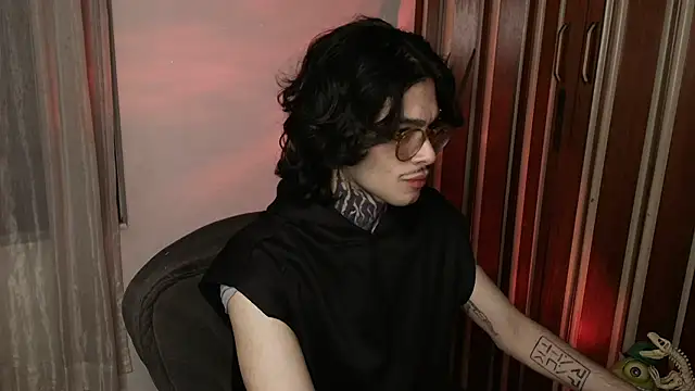 Snapshot of Mihail_leroy chatting on 07/10/26, 12:59 Mihail leroy online show from 07/10/26, 12:59