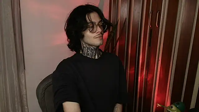 Snapshot of Mihail_leroy chatting on 07/11/26, 03:42 Mihail leroy online show from 07/11/26, 03:42