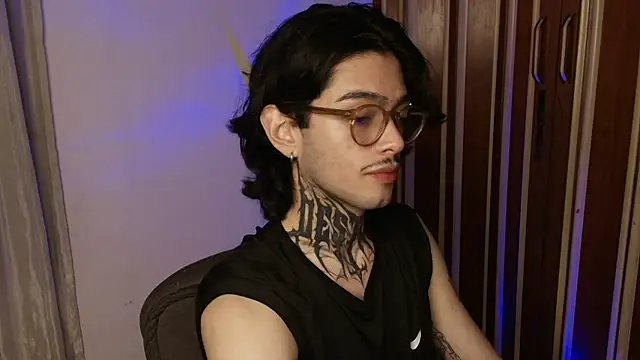 Snapshot of Mihail_leroy chatting on 07/15/26, 02:28 Mihail leroy online show from 07/15/26, 02:28