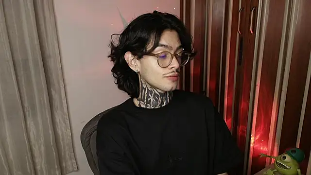 Snapshot of Mihail_leroy chatting on 07/17/26, 02:07 Mihail leroy online show from 07/17/26, 02:07