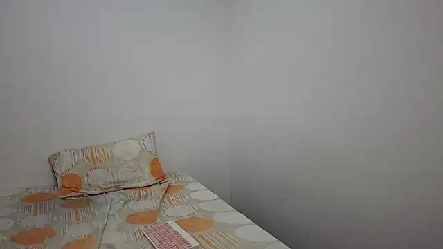 Snapshot of kayleesims_ chatting on 11/28/25, 10:56 kayleesims online show from 11/28/25, 10:56