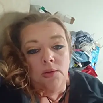 Snapshot of Eat_at_mels chatting on 12/14/25, 03:23 Eat at mels online show from 12/14/25, 03:23