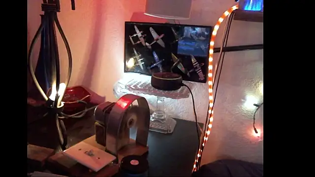 Pussyeat2please online show from 04/18/26, 07:58