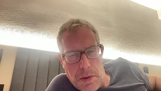 Snapshot of choupipat1 chatting on 10/23/25, 12:54 choupipat1 online show from 10/23/25, 12:54