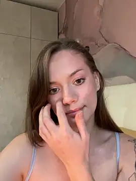 Snapshot of Rosie_Holmes_ chatting on 09/13/25, 02:39 Rosie Holmes  online show from 09/13/25, 02:39