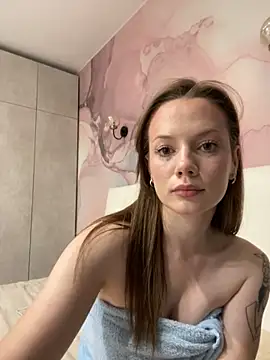 Snapshot of Rosie_Holmes_ chatting on 11/04/25, 03:16 Rosie Holmes  online show from 11/04/25, 03:16