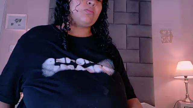 Snapshot of KITY_HILL chatting on 10/12/25, 03:38 KITY HILL online show from 10/12/25, 03:38