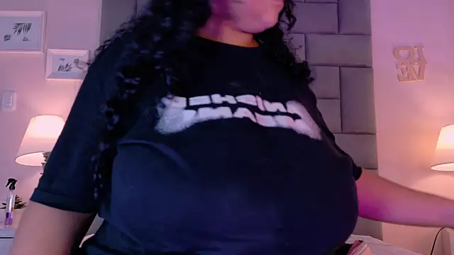 Snapshot of KITY_HILL chatting on 10/13/25, 04:23 KITY HILL online show from 10/13/25, 04:23