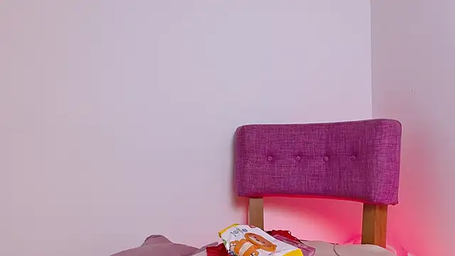 Snapshot of KITY_HILL chatting on 11/03/25, 04:25 KITY HILL online show from 11/03/25, 04:25