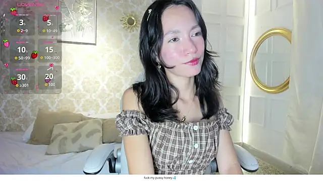 Snapshot of LilyThea chatting on 05/17/26, 09:55 LilyThea online show from 05/17/26, 09:55