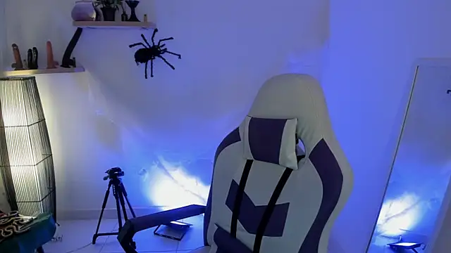 Snapshot of scarlett_enjoy1 chatting on 10/28/25, 01:03 scarlett enjoy1 online show from 10/28/25, 01:03