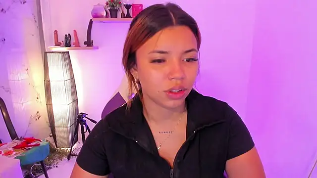 Snapshot of scarlett_enjoy1 chatting on 11/01/25, 03:36 scarlett enjoy1 online show from 11/01/25, 03:36