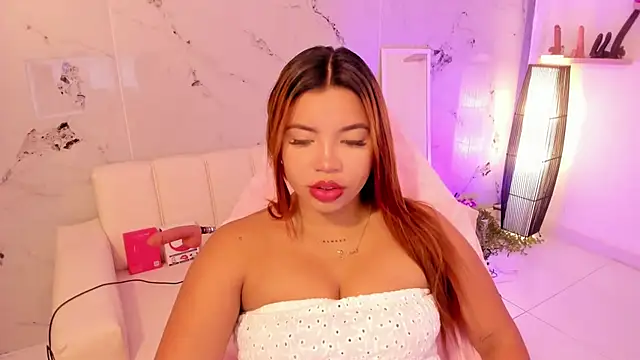 Snapshot of scarlett_enjoy1 chatting on 11/08/25, 01:55 scarlett enjoy1 online show from 11/08/25, 01:55