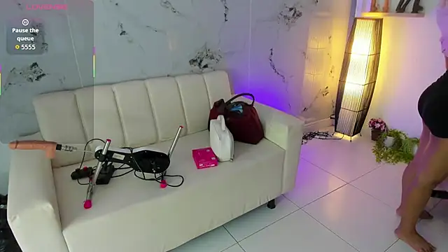 Snapshot of scarlett_enjoy1 chatting on 11/13/25, 12:59 scarlett enjoy1 online show from 11/13/25, 12:59