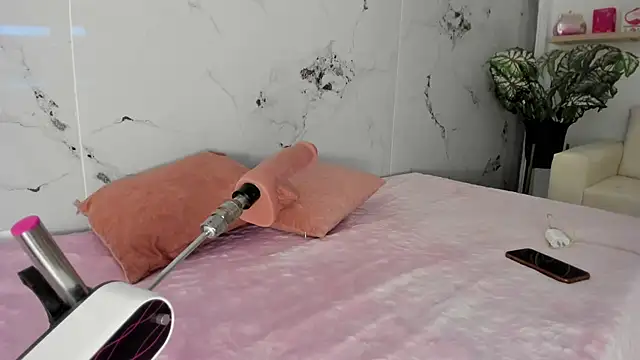 Snapshot of scarlett_enjoy1 chatting on 11/22/25, 08:57 scarlett enjoy1 online show from 11/22/25, 08:57