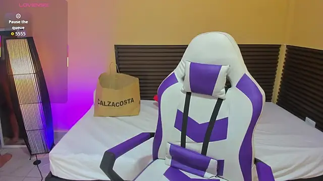 Snapshot of scarlett_enjoy1 chatting on 12/16/25, 12:54 scarlett enjoy1 online show from 12/16/25, 12:54