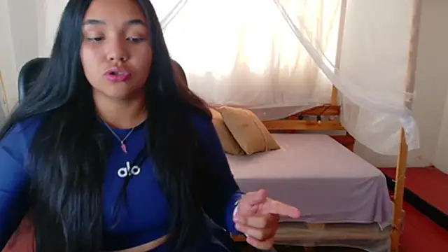 Snapshot of loreaniss chatting on 02/21/26, 08:43 loreaniss online show from 02/21/26, 08:43