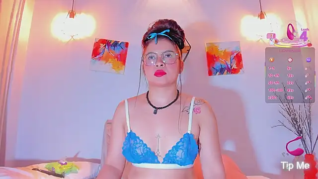 Snapshot of Karlaliones69 chatting on 09/30/25, 11:48 Karlaliones69 online show from 09/30/25, 11:48