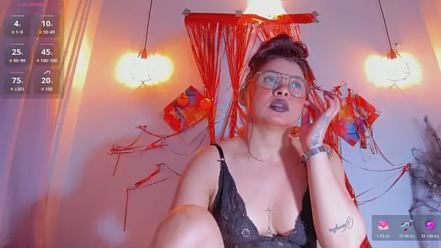 Snapshot of Karlaliones69 chatting on 10/22/25, 11:32 Karlaliones69 online show from 10/22/25, 11:32