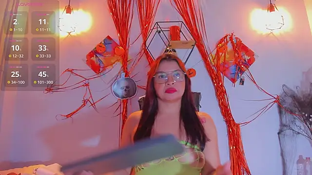 Snapshot of Karlaliones69 chatting on 10/23/25, 11:42 Karlaliones69 online show from 10/23/25, 11:42