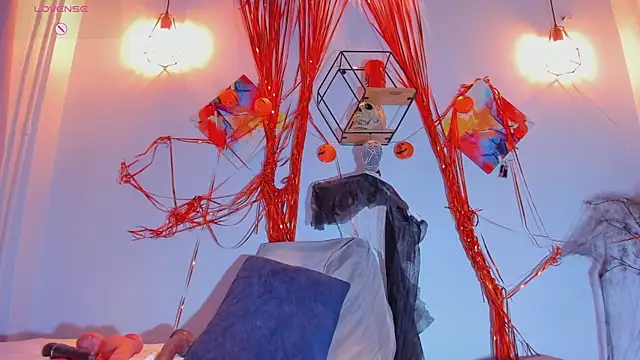 Snapshot of Karlaliones69 chatting on 10/31/25, 12:17 Karlaliones69 online show from 10/31/25, 12:17