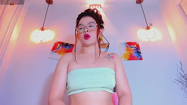 Snapshot of Karlaliones69 chatting on 12/04/25, 12:03 Karlaliones69 online show from 12/04/25, 12:03