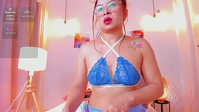 Karlaliones69 online show from 02/10/26, 11:36