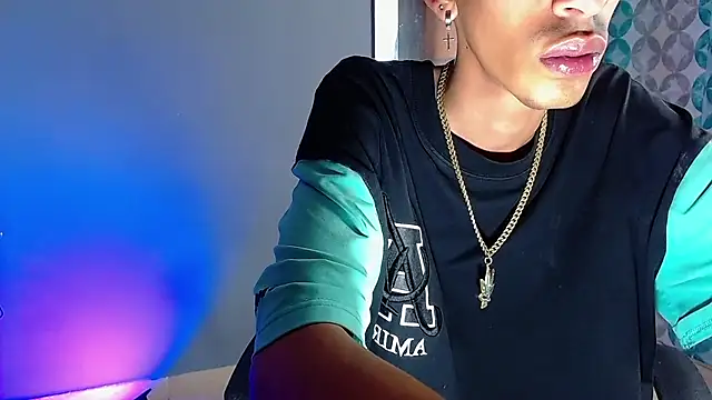 Snapshot of briamhoconor_xh chatting on 06/17/26, 03:53 briamhoconor xh online show from 06/17/26, 03:53