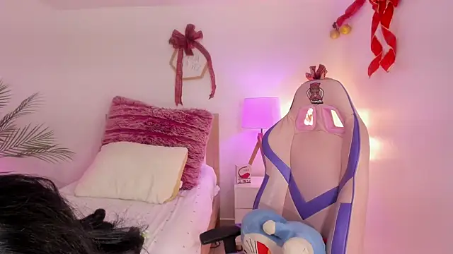 Hadid Jimenez  online show from 12/15/25, 06:45