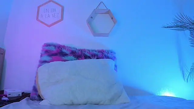 Hadid Jimenez  online show from 04/23/26, 04:46