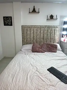 EmiilyEvans  online show from 10/20/25, 02:23