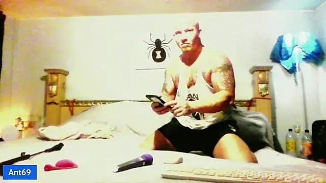 Snapshot of AntMeich6969 chatting on 10/06/25, 01:58 AntMeich6969 online show from 10/06/25, 01:58