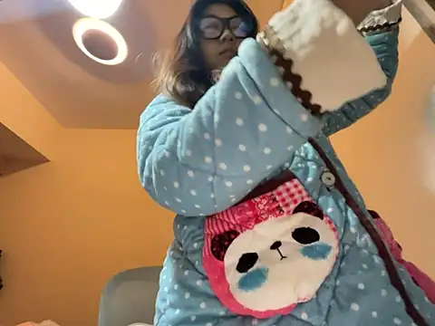 Snapshot of xena0501 chatting on 11/27/25, 06:43 xena0501 online show from 11/27/25, 06:43