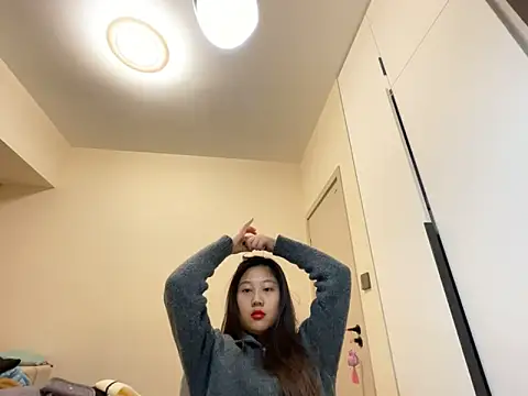 Snapshot of xena0501 chatting on 12/14/25, 10:09 xena0501 online show from 12/14/25, 10:09