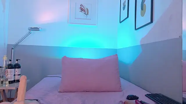 cutepetitee online show from 03/20/26, 08:14