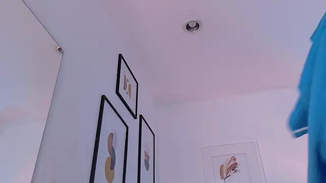 cutepetitee online show from 04/21/26, 01:42