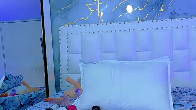 cutepetitee online show from 04/22/26, 07:48