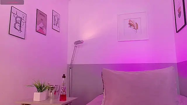 cutepetitee online show from 04/23/26, 07:38