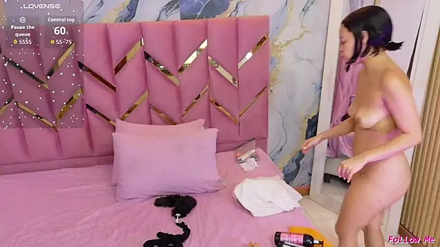 cutepetitee online show from 07/21/26, 12:40