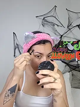 AmaiaSalvatore online show from 10/31/25, 09:38