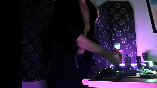 DjDiCKmannOnE online show from 11/29/25, 02:03