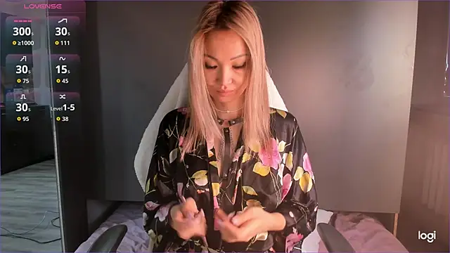 K1ttyC4t  online show from 12/03/25, 03:58