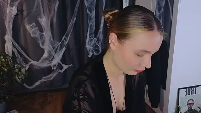 lisa schiele online show from 10/30/25, 08:42